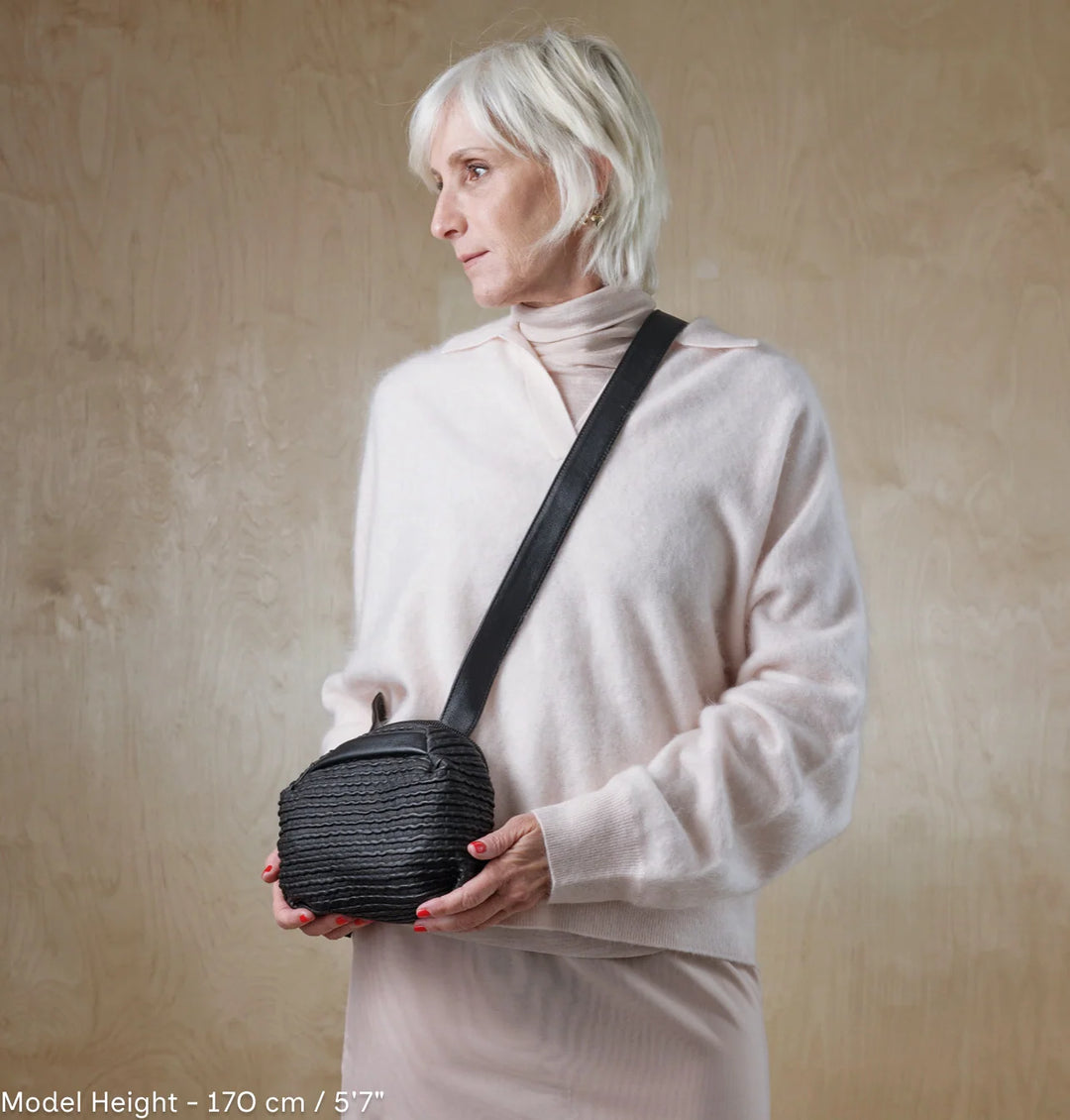 BILLIE MINI CROSSBODY WAVY BLACK