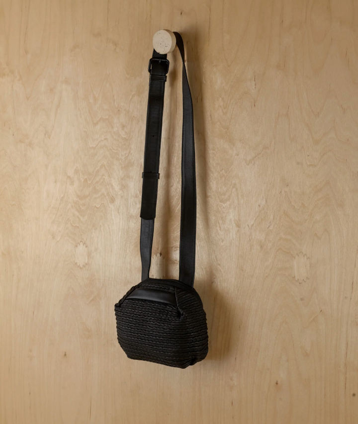 BILLIE CROSSBODY WAVY BLACK