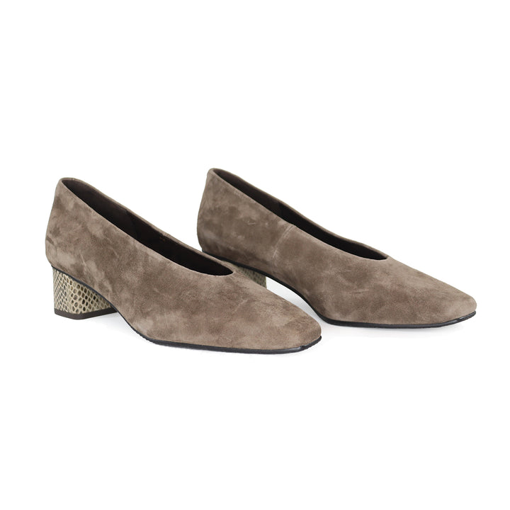 SOLARA BRUNETTE SUEDE PUMP