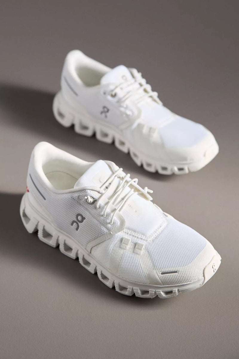 On Running CLOUD6 WOMEN WHITE/WHITE SNEAKER Shoes | Shop now at Main & Taylor Shoes!