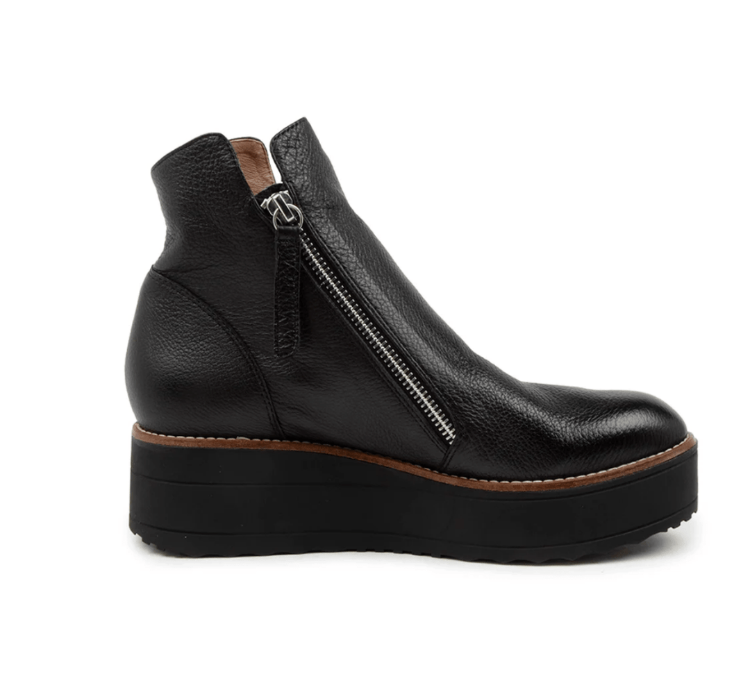 SILENT D NENE BLACK/BLACK Shoes | Shop now at Main & Taylor Shoes!