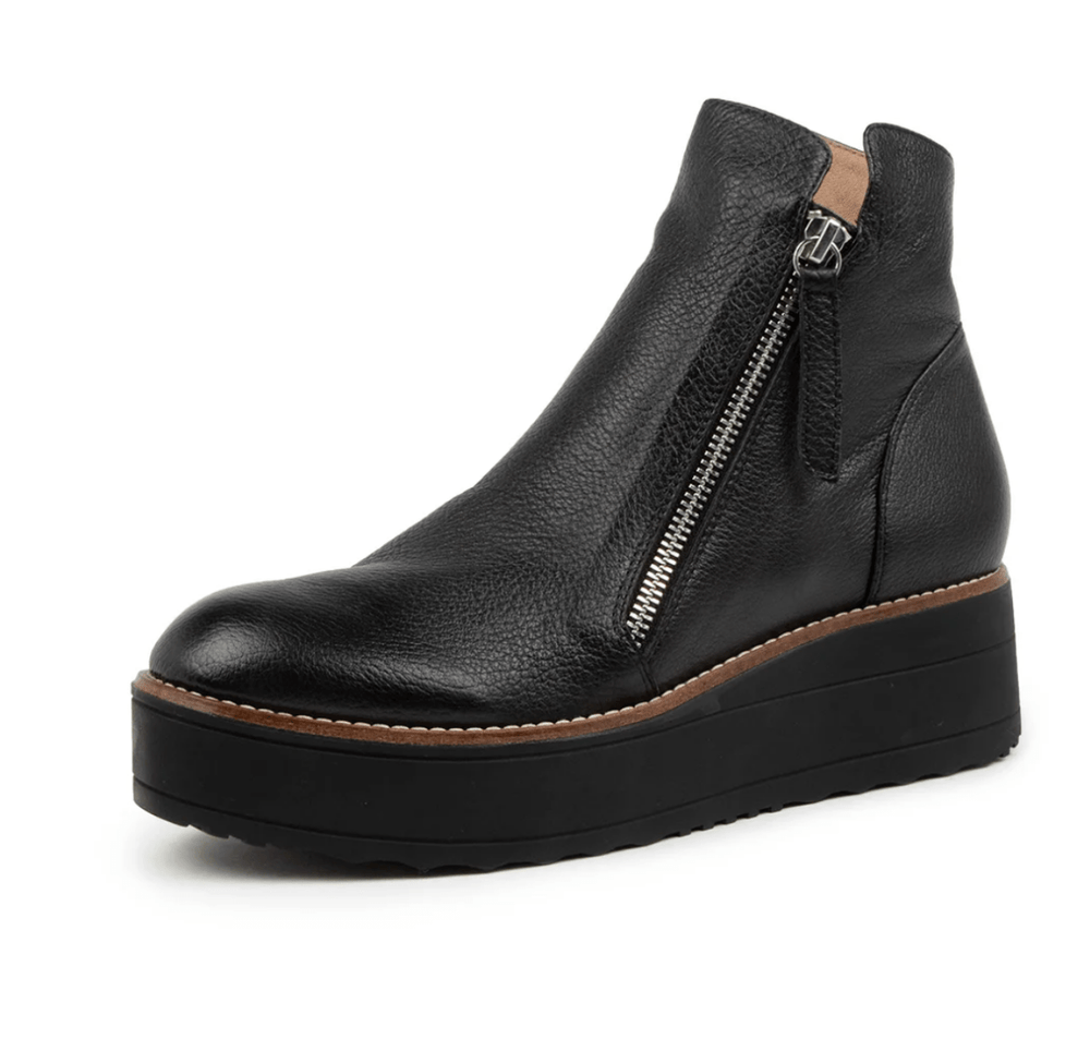 SILENT D NENE BLACK/BLACK Shoes | Shop now at Main & Taylor Shoes!
