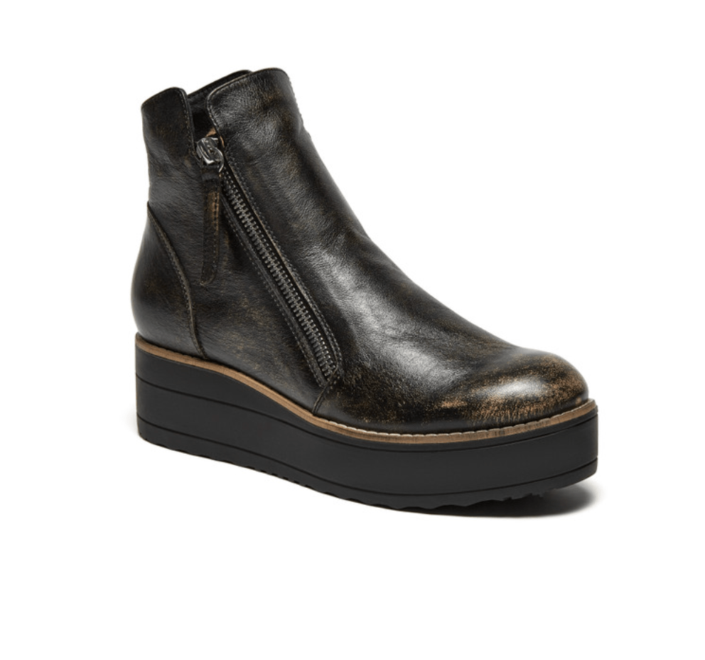 SILENT D NENE SMOKEY BLACK LEATHER Shoes | Shop now at Main & Taylor Shoes!