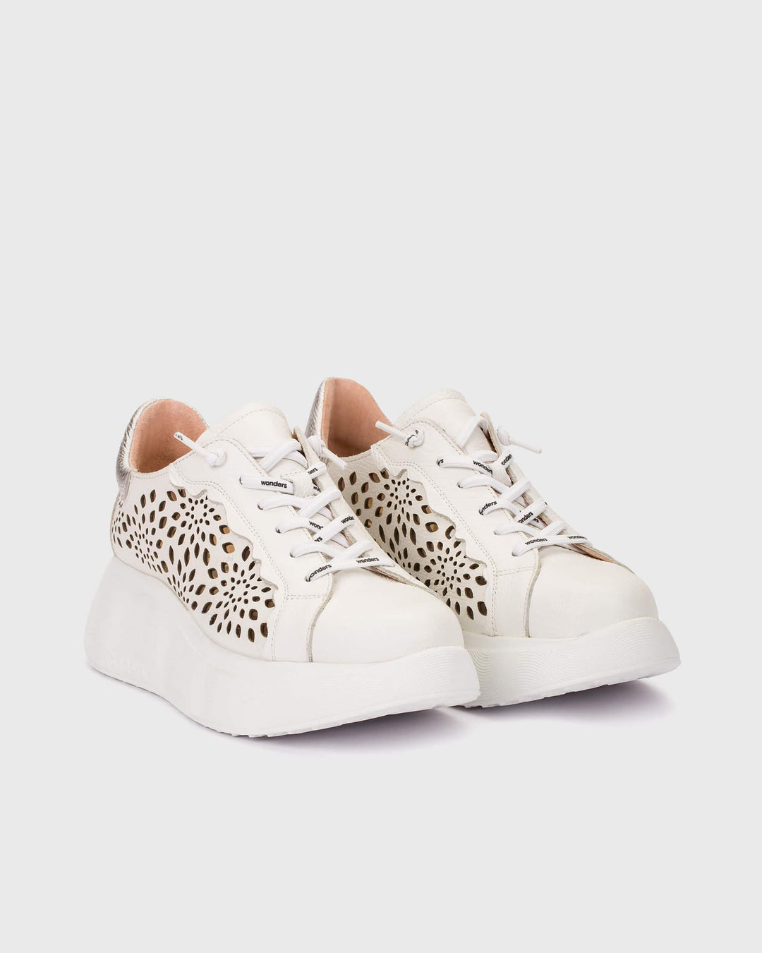 WONDERS A - 3641 OFF WHITE/PLATA SNEAKER SHOES | Shop now at Main &amp; Taylor Shoes!